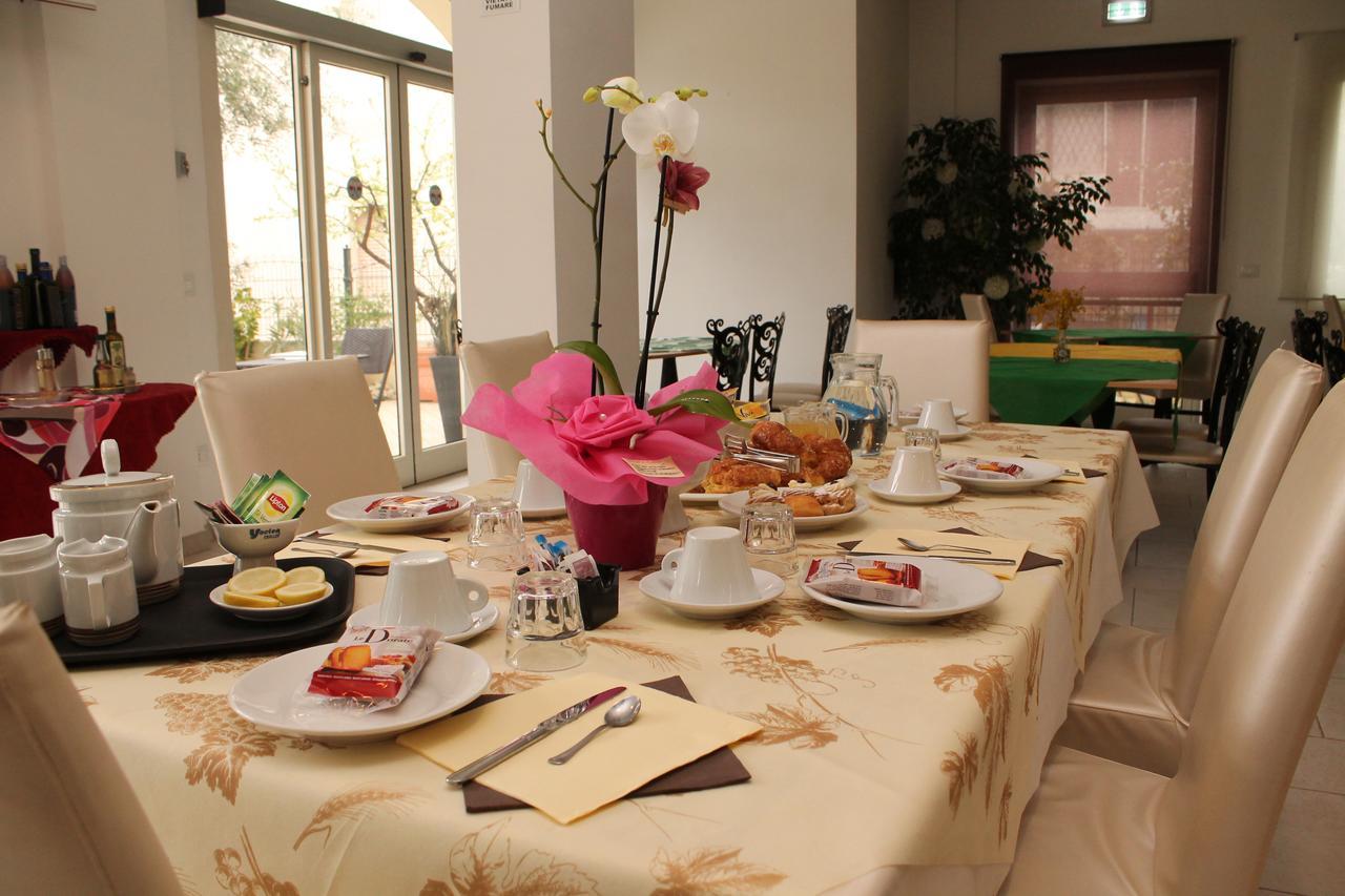 Hotel Eva Алба Адриатика Екстериор снимка