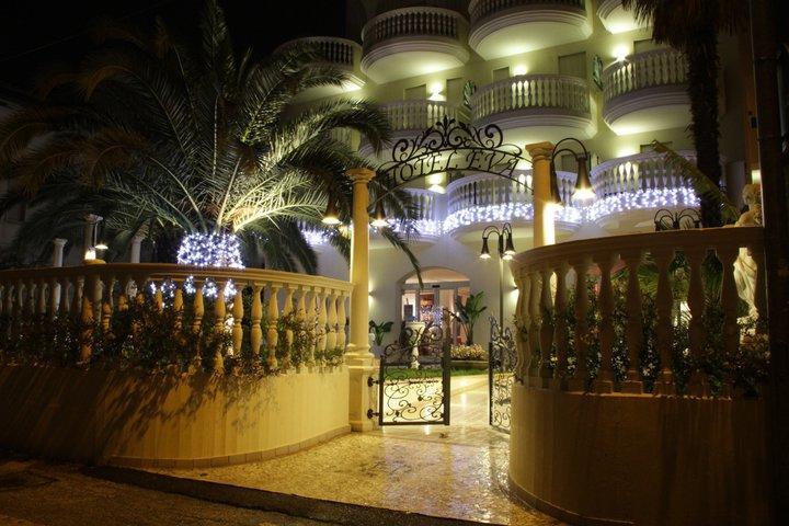 Hotel Eva Алба Адриатика Екстериор снимка